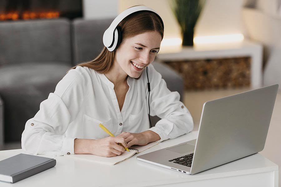 Girl learning Spanish